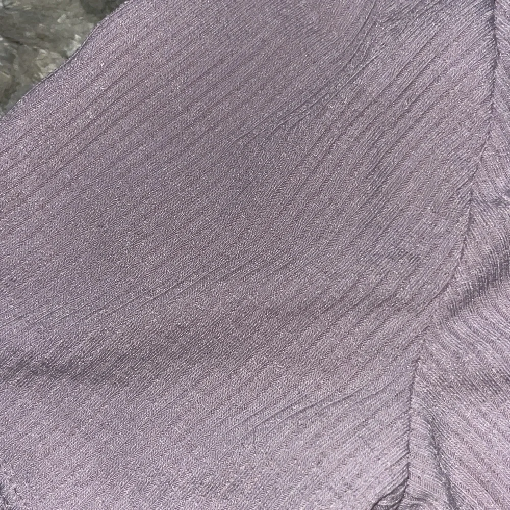 H&M Divided Lavender Crop Top w/ Knotted Front - Picture 5 of 6